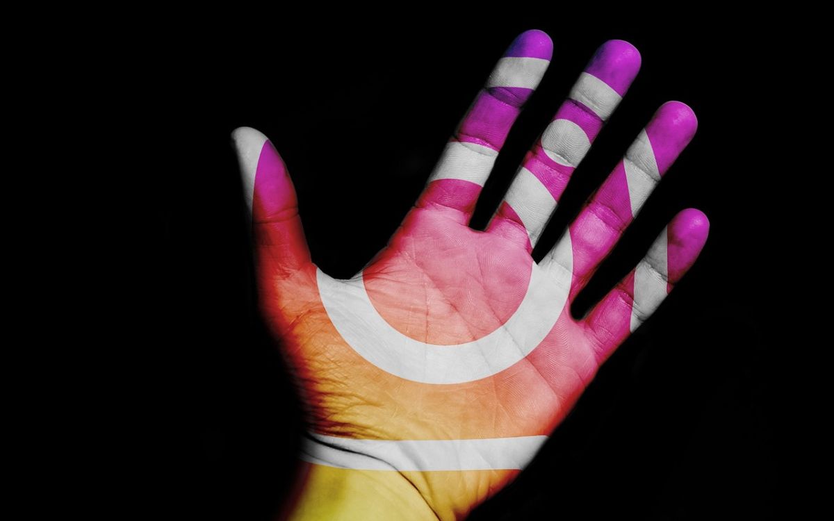 è legale comprare follower instagram